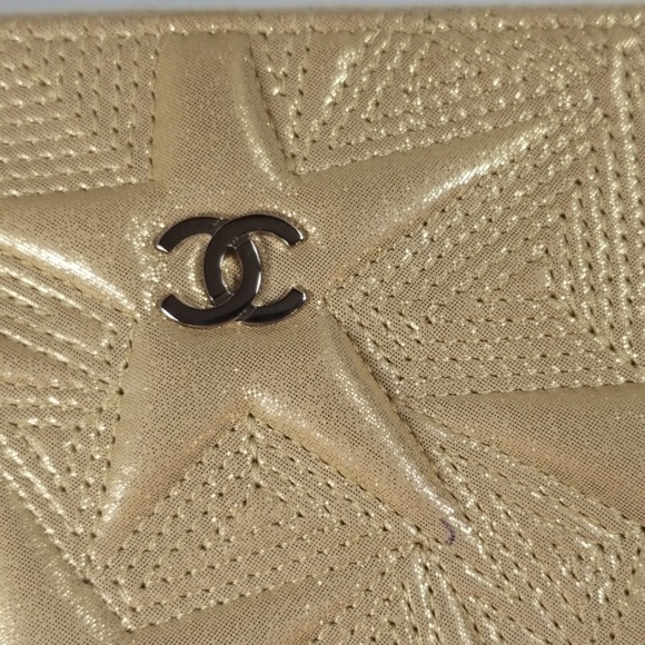 Chanel Metallic Gold Star Embossed Lambskin Medium Zip Around Wallet - Picture 4 of 16